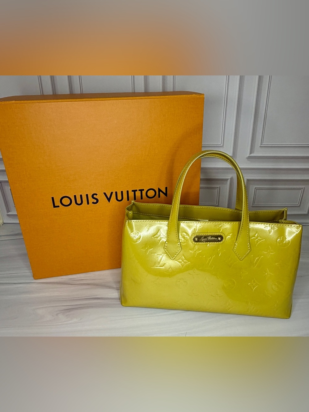Louis Vuitton Vernis Wilshire PM | Yellow Patent Leather Handbag | Full Set - Picture 2 of 9